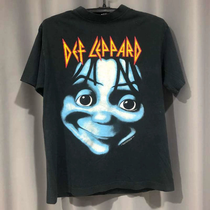 Def Leppard 8090s Rock Vibes Feng Shui Graphic Tee