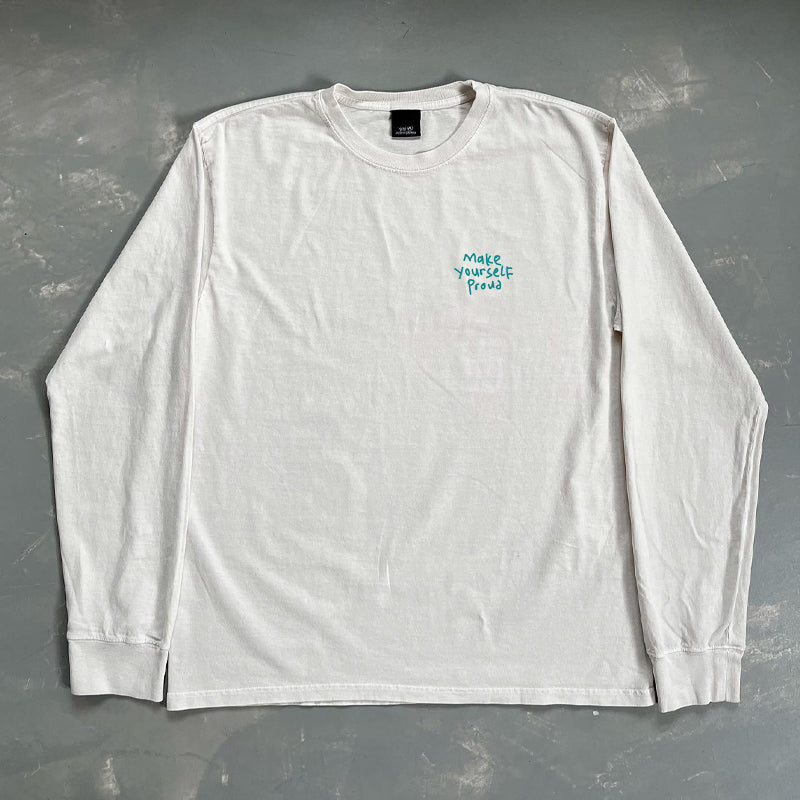 Urban Chic White Long Sleeve Tee with Fresh Aesthetic